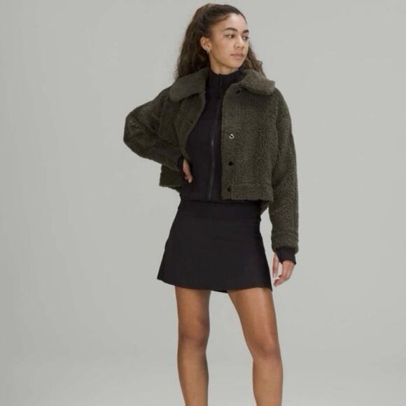NWOT Lululemon Textured Fleece Button Jacket Dark Olive Sherpa Size 6 - Picture 3 of 9
